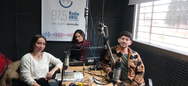 Estudiantes realizan una rifa para recaudar fondos para ir a un Congreso Nacional en Chaco