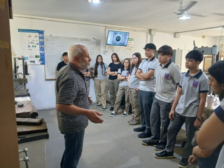 Estudiantes de la Industrial visitaron el laboratorio CIEM de FICA