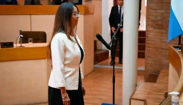 Tras tres meses de polémica, asumió la concejal Andrea Quiroga en el Concejo Deliberante