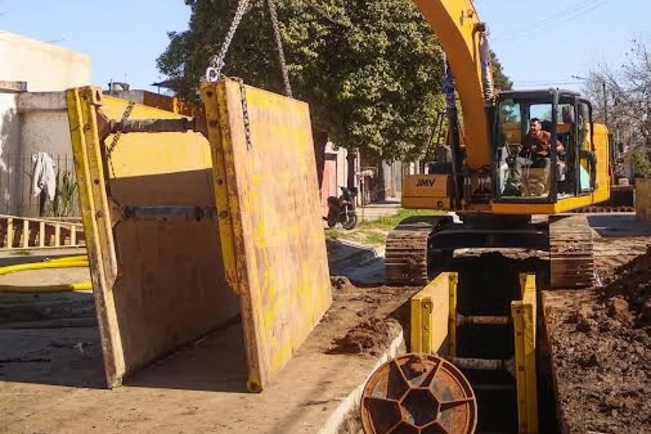 Obras cloacales en Villa Mercedes sobre calle Miguel del Pastor