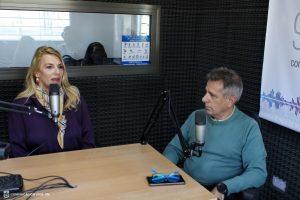 Héctor Flores y Patricia Morán, autoridades de la FCEJS, durante el primer aniversario de gestión
