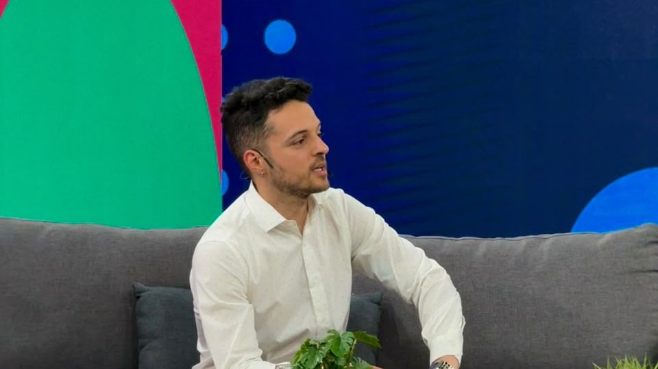 Matías Gangemi, kinesiólogo y osteópata, durante una entrevista sobre sedentarismo, pantallas y descanso